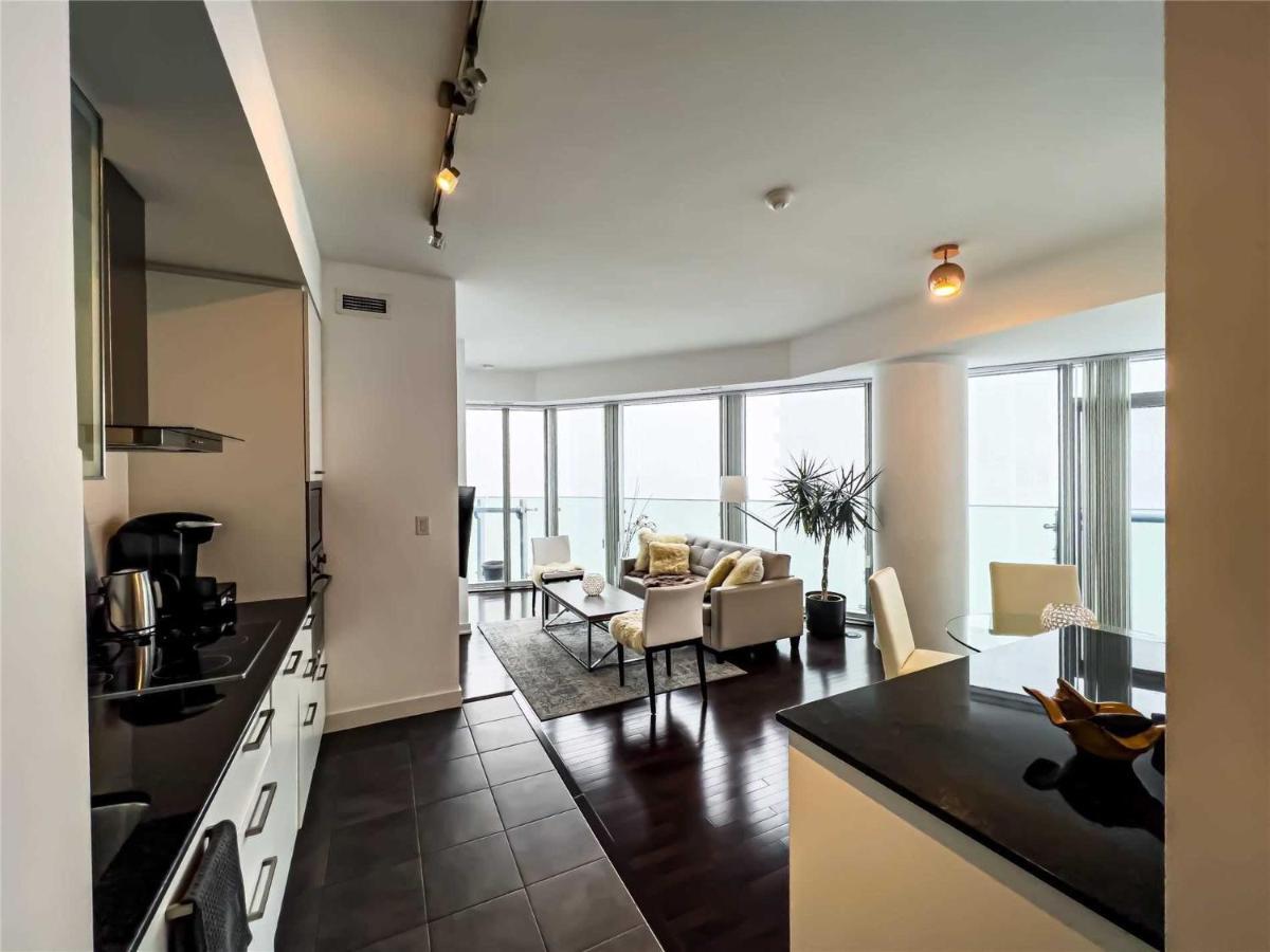 Luxury Condo In The Heart Of Toronto - Next To Scotiabank Arena Esterno foto